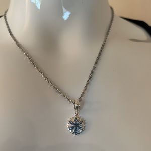 Sterling Silver Frozen snowflake 18” necklace. NWT